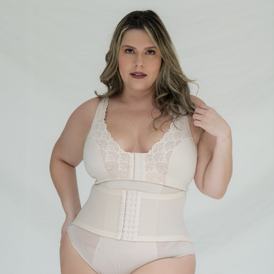BRA de abrochadura frontal con corte en encaje